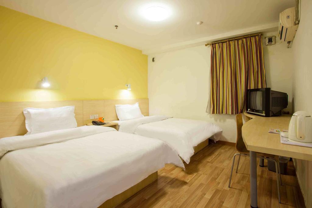 7Days Inn Beijing Railway Station Guangqu Gate Metro Station Room photo