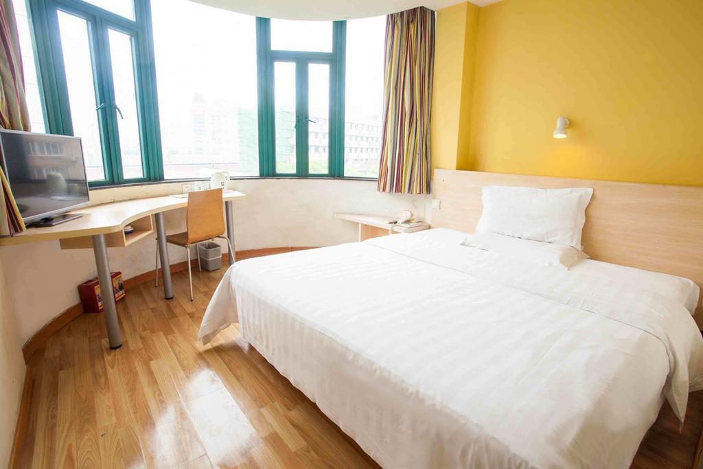 7Days Inn Beijing Railway Station Guangqu Gate Metro Station Room photo