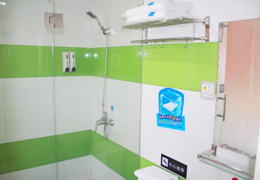 7Days Inn Beijing Railway Station Guangqu Gate Metro Station Room photo