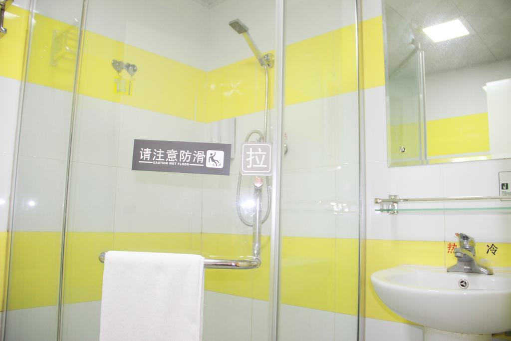 7Days Inn Beijing Railway Station Guangqu Gate Metro Station Room photo