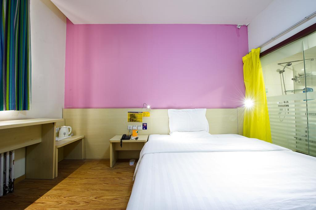 7Days Inn Beijing Railway Station Guangqu Gate Metro Station Room photo
